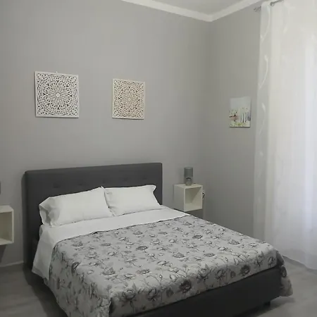 La Casa Di Elvira Materdei Neapel